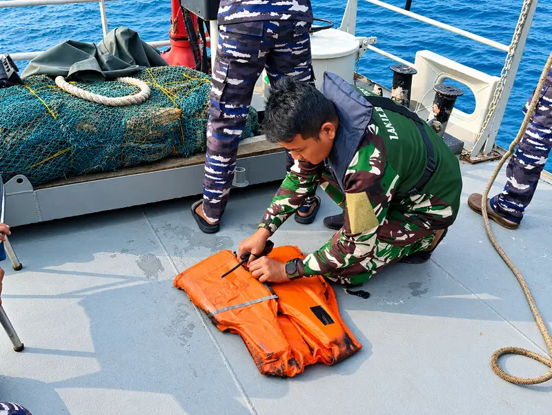 Hari Ketiga Pencarian, TNI AL Temukan Pelampung di Perairan Cikoneng-Labuan
