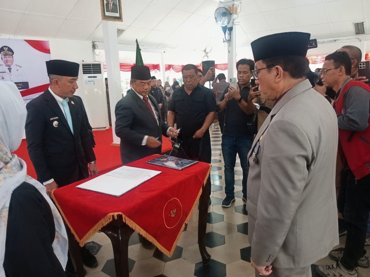 Hasbi Lantik Halson Jadi Sekda Lebak, ASN Diminta Berani Bekerja