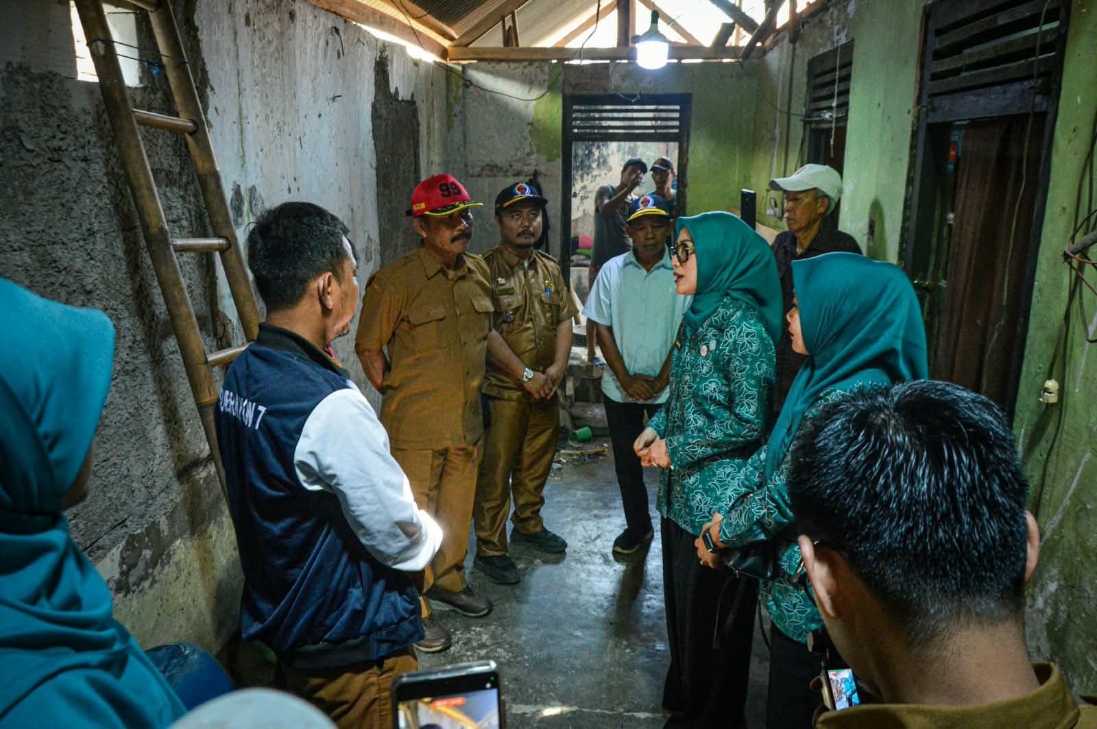 Belia Hasbi Tinjau Progres Perbaikan Rumah Tak Layak Huni Warga Cijoro Lebak